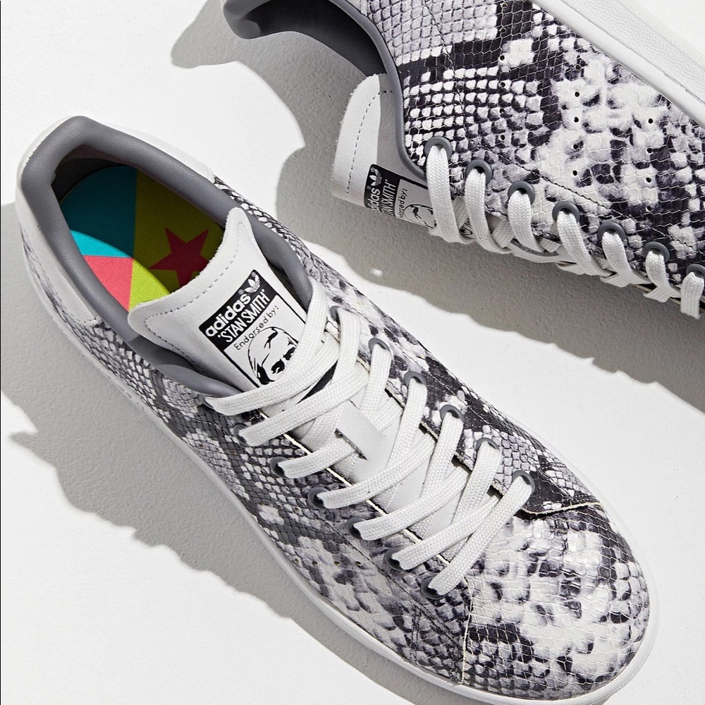 Adidas Women’s Stan Smith Snake Print Sneakers in White and Black - Picture 10 of 11